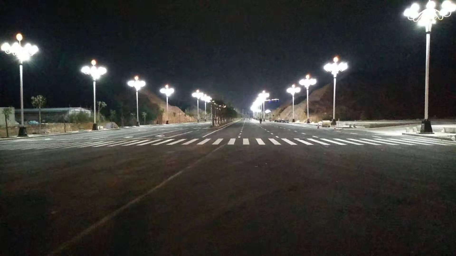 廣西大化瑤族自治縣迎賓大道路燈照明